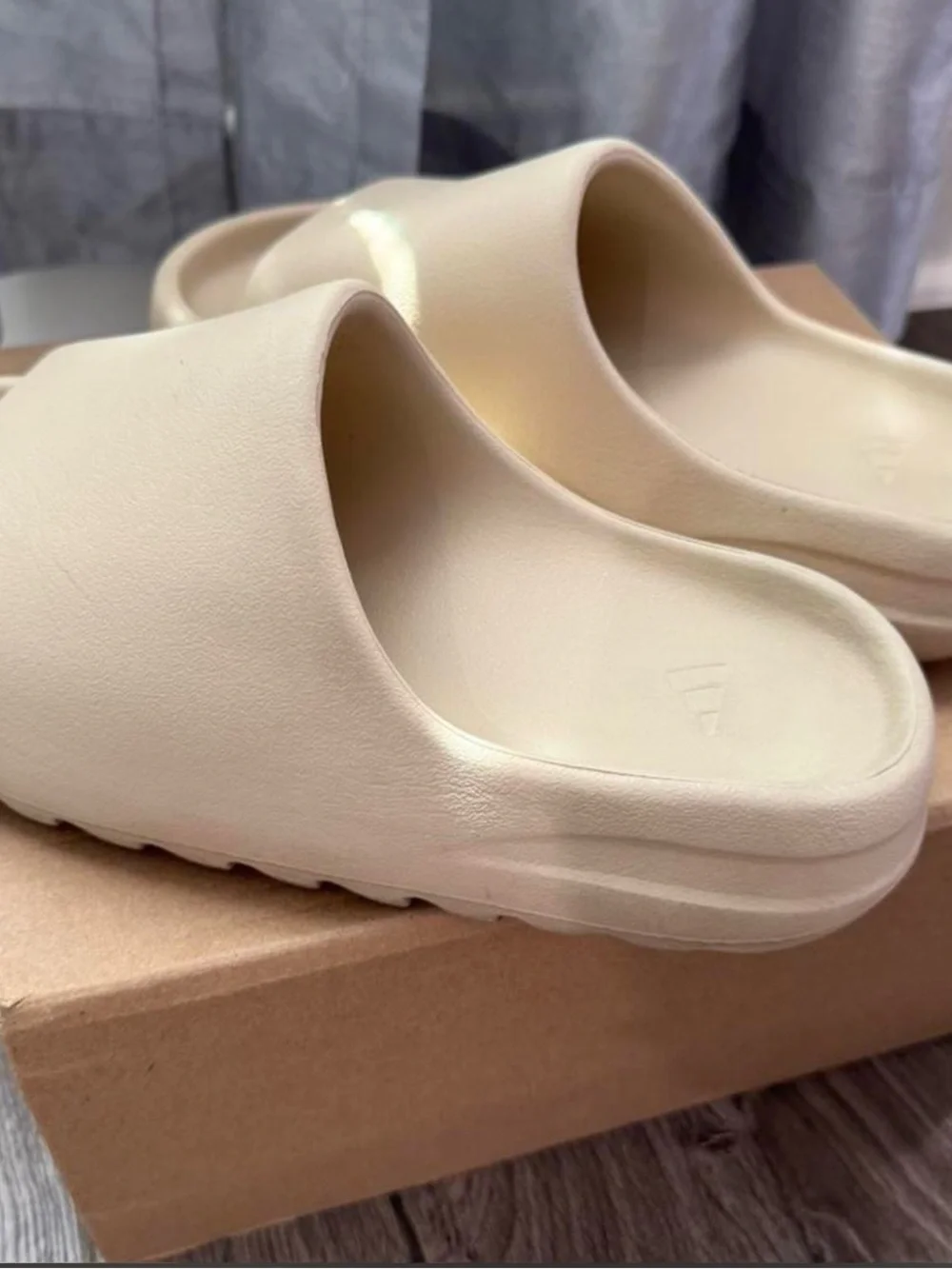 adidas Originals Women’s Slides in Light Beige
